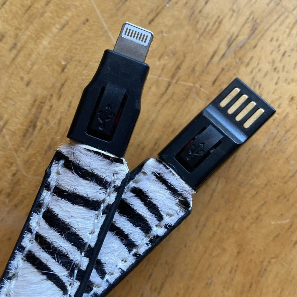 Smartphone charging keychain never used untasted